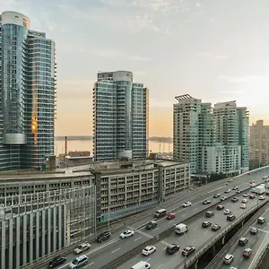 Luxury 2-bedroom Parking, View Of Cn Tower Apartment Toronto