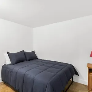 Spacious 3 Bedrooms/2 Bathrooms In Apartment Montreal